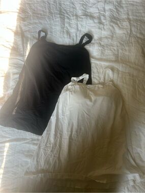 Kindred Bravely Nursing and Pumping Set of 2 Camis in Black and White in size M